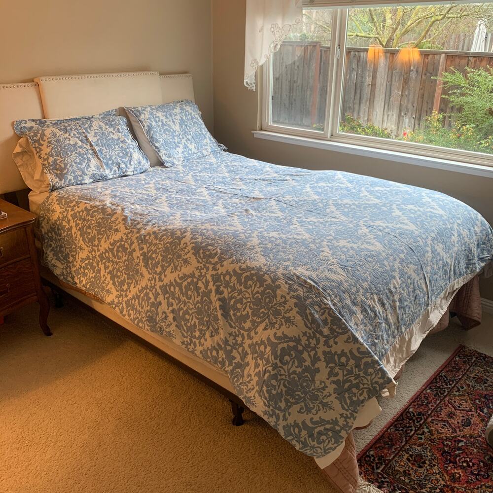 Pottery Barn Jacquard Medallion Duvet Cover w/ Two Standard Shams | Full/Queen